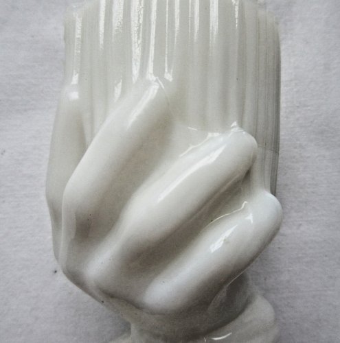 Porte cure-dents, Coquetier opaline blanche: Récipient dans une main, Portieux?