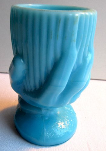 Porte cure-dents, Coquetier opaline bleue: Main tenant un récipient, Portieux?
