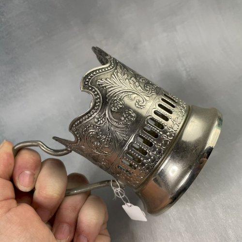 Porte gobelet ou verre russe en métal argenté Haut.~ 10 cm