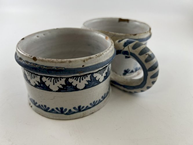 Porte Huilier Vinaigrier Faïence de Rouen XVIIIe – Décor Bleu – Double Godet