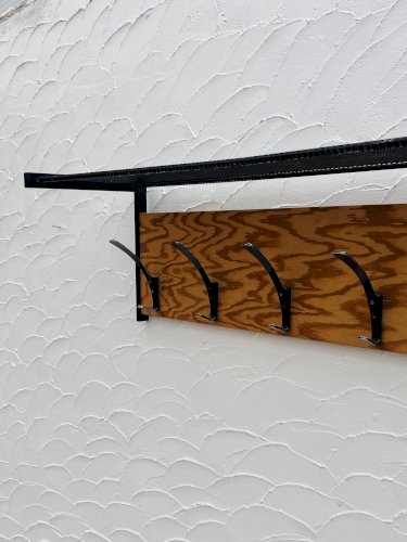 Porte-manteau et chapeau vintage