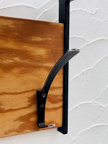 Porte-manteau et chapeau vintage