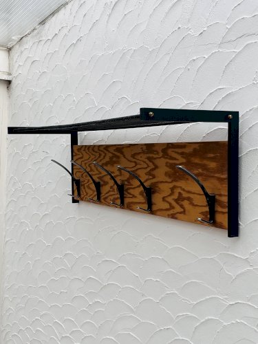 Porte-manteau et chapeau vintage