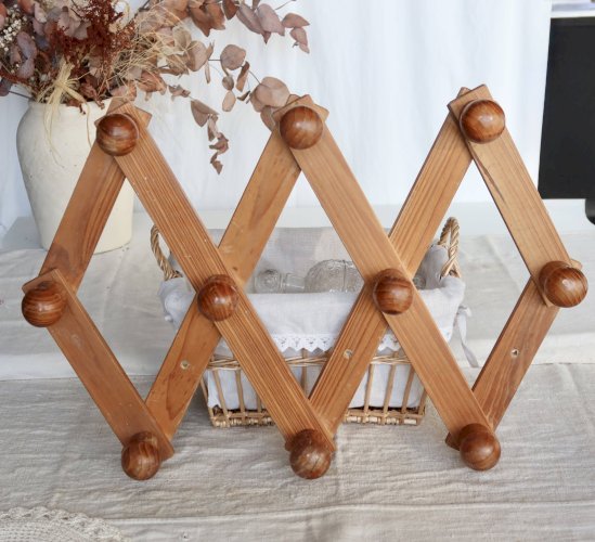 Porte-manteau mural ancien accordéon en pin foncé, 10 patères en bois
