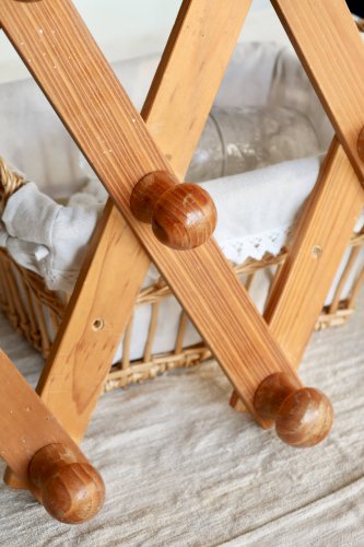 Porte-manteau mural ancien accordéon en pin foncé, 10 patères en bois