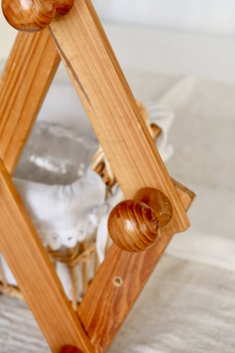 Porte-manteau mural ancien accordéon en pin foncé, 10 patères en bois