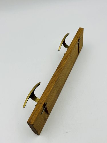 Porte manteau mural design laiton et bois vintage