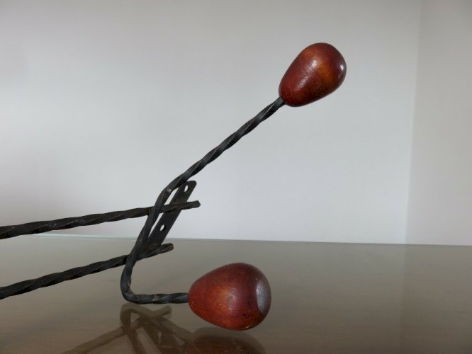 PORTE MANTEAU MURAL SCANDINAVE FER FORGE NOIR BOULES BOIS 4 PATERES 1960 VINTAGE