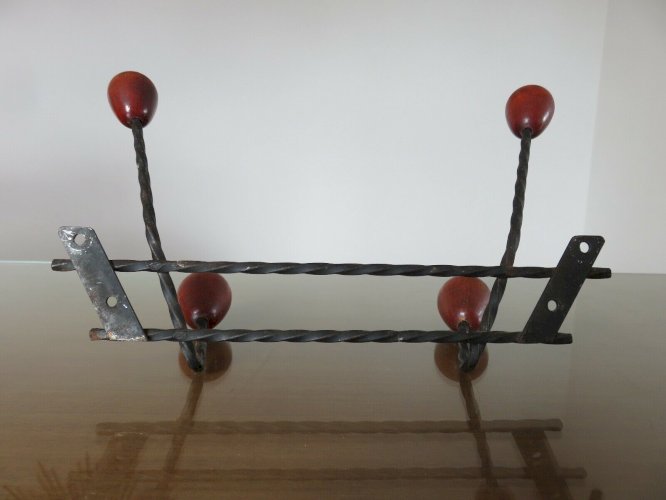 PORTE MANTEAU MURAL SCANDINAVE FER FORGE NOIR BOULES BOIS 4 PATERES 1960 VINTAGE