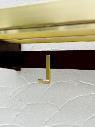 Porte manteau mural vintage bois et laiton années 70
