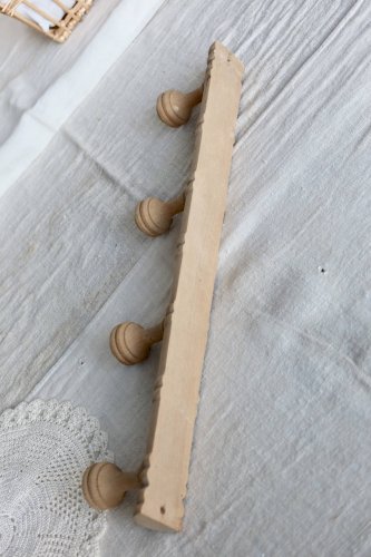 Porte manteau mural vintage en bois brut – Style Art Déco