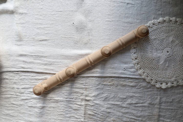 Porte manteau mural vintage en bois brut – Style Art Déco