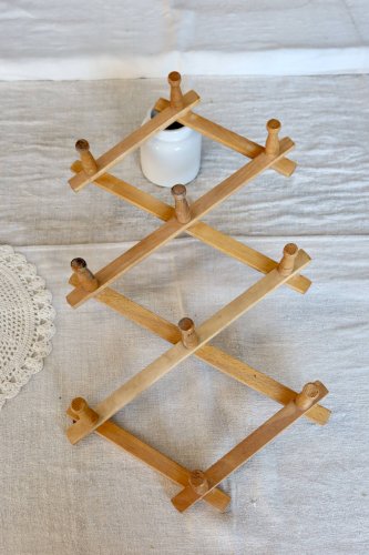 Porte manteau mural vintage en bois de pin rétractable