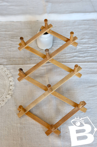 Porte manteau mural vintage en bois de pin rétractable