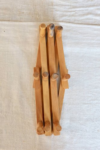 Porte manteau mural vintage en bois de pin rétractable