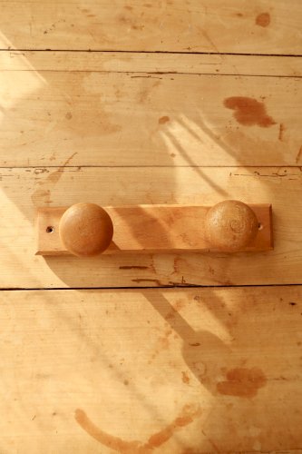 Porte manteau mural vintage en pin 2 crochets