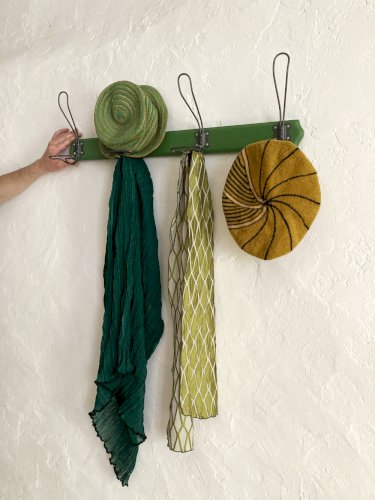 Porte-manteau / vestiaire 4 patères sur support en bois