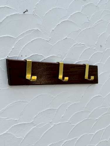 Porte manteau vintage bois et laiton 3 patères années 60