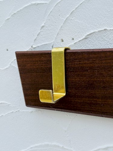 Porte manteau vintage bois et laiton 3 patères années 60