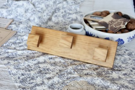 Porte-manteau vintage scandinave mural en pin - 3 crochets carrés