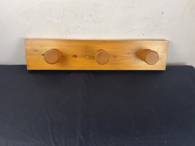 Porte-manteaux à 3 patères Charlotte Perriand  Les Arcs , Miribel .