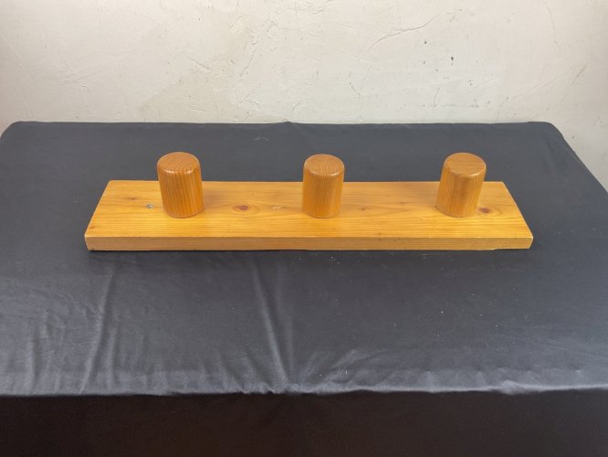 Porte-manteaux à 3 patères Charlotte Perriand  Les Arcs , Miribel .