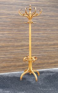 Coat racks and umbrellas in the Thonet style, circa 1920, 8 hooks.