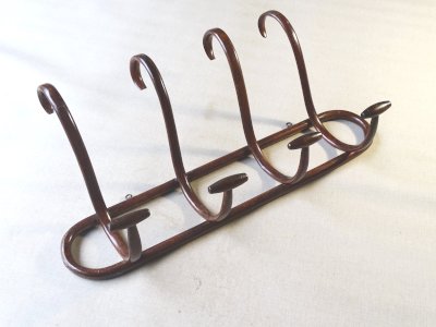 Porte-manteaux mural à 4 patères ,1925 , no Thonet , bistrot