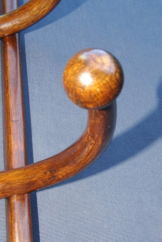 Porte-manteaux mural par Thonet , 1890 , 5 patéres, façon " Chêne "