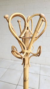 Parrot coat rack in rattan