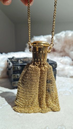 Porte -monnaie ancien en mailles ou aumônière dorée