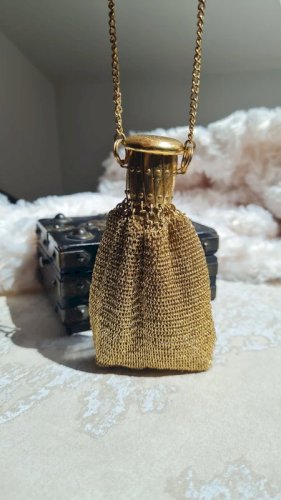 Porte -monnaie ancien en mailles ou aumônière dorée