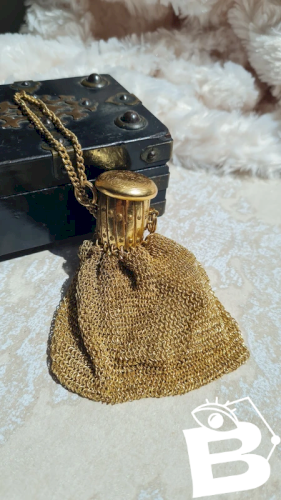 Porte -monnaie ancien en mailles ou aumônière dorée