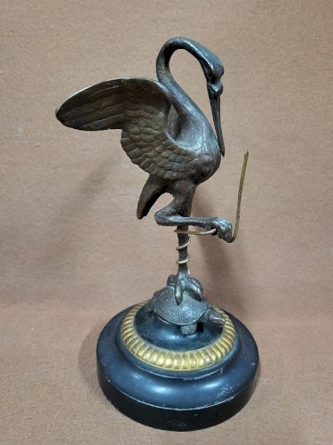 PORTE MONTRE A GOUSSET EN BRONZE SOCLE EN MARBRE ECHASSIER SUR UNE TORTUE