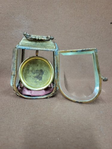 PORTE MONTRE A GOUSSET EN VERRE BISEAUTE