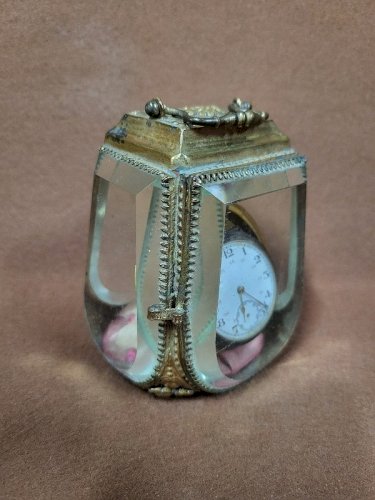 PORTE MONTRE A GOUSSET EN VERRE BISEAUTE