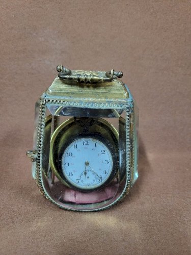 PORTE MONTRE A GOUSSET EN VERRE BISEAUTE