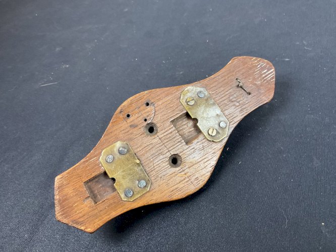 porte montre à gousset mural en bronze Style Louis XVI fin XIX ème