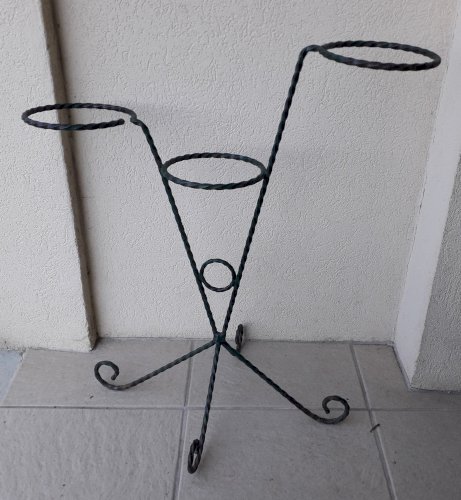 Porte-plantes en fer forgé