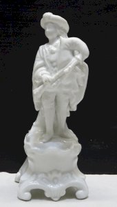 - WHITE PORCELAIN PEN HOLDER 19th CENTURY BAGPIPER DISPLAY OFFICE DECOR D