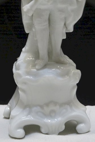-PORTE PLUME PORCELAINE BLANCHE XIXe joueur de CORNEMUSE VITRINE déco BUREAU   D