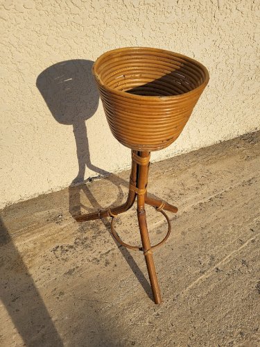 PORTE POT DE FLEUR EN ROTIN 1960