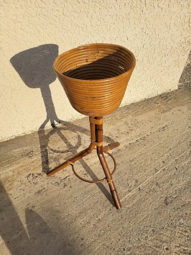 PORTE POT DE FLEUR EN ROTIN 1960