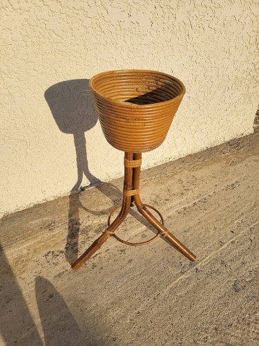 PORTE POT DE FLEUR EN ROTIN 1960