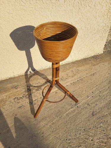 PORTE POT DE FLEUR EN ROTIN 1960