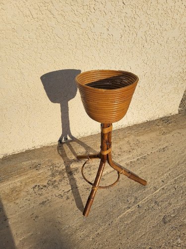 PORTE POT DE FLEUR EN ROTIN 1960