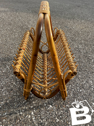 porte-revue en rotin vintage