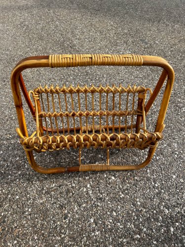 porte-revue en rotin vintage