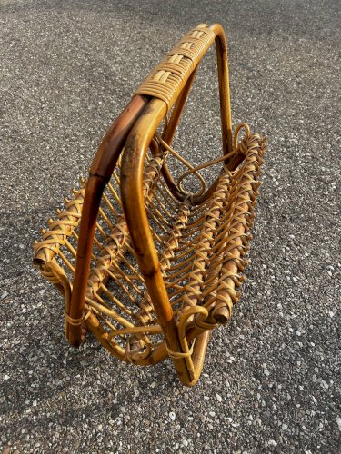 porte-revue en rotin vintage