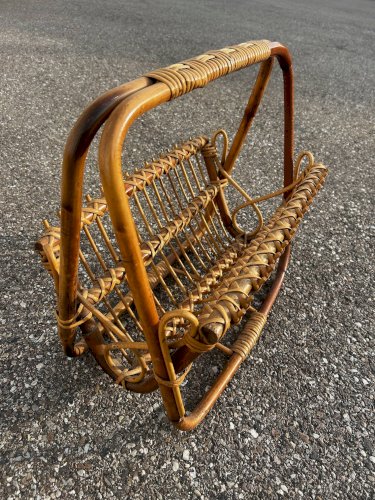 porte-revue en rotin vintage